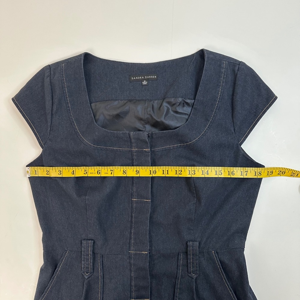 Sandra Darren Denim Sheath Dress Womens 10 Blue Dark Wash Cap Sleeve Knee Length - Picture 3 of 12
